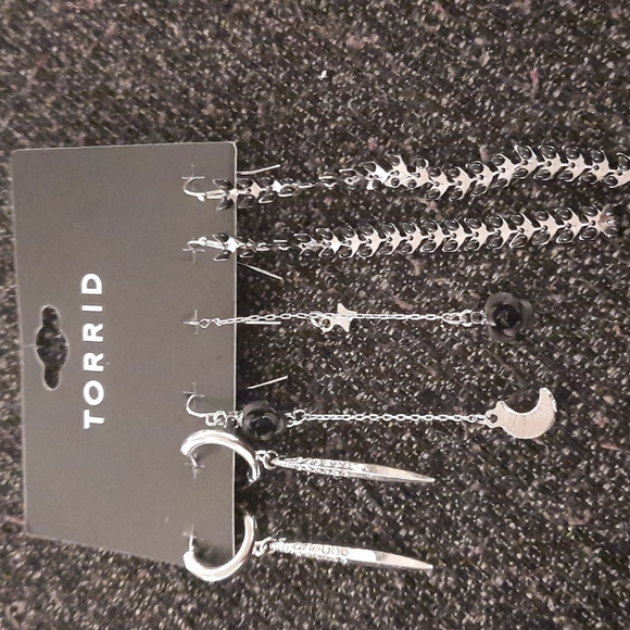 5/$15 Celestial Linear Earrings Set - Picture 3 of 3